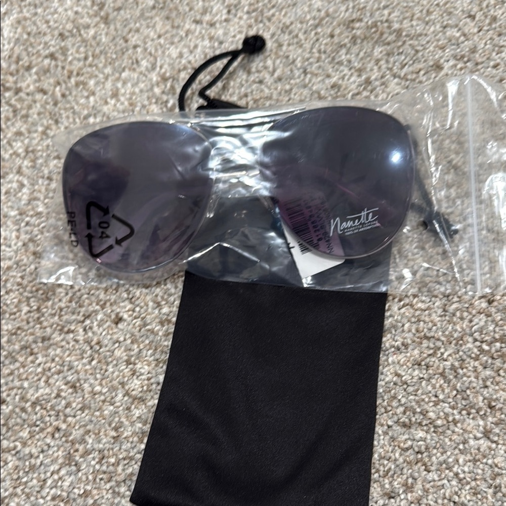 Black Aviator Sunglasses with Case